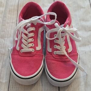 Vans Kids Sneakers in Vibrant Pink and Classic White